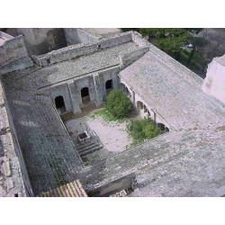 cour Abbaye de Montmajour